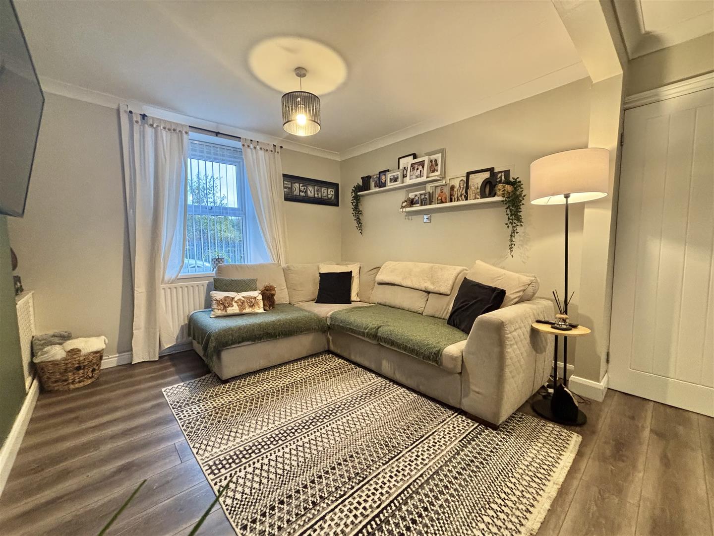 Brynamlwg Road, Fforestfach, Swansea, SA5 8HZ